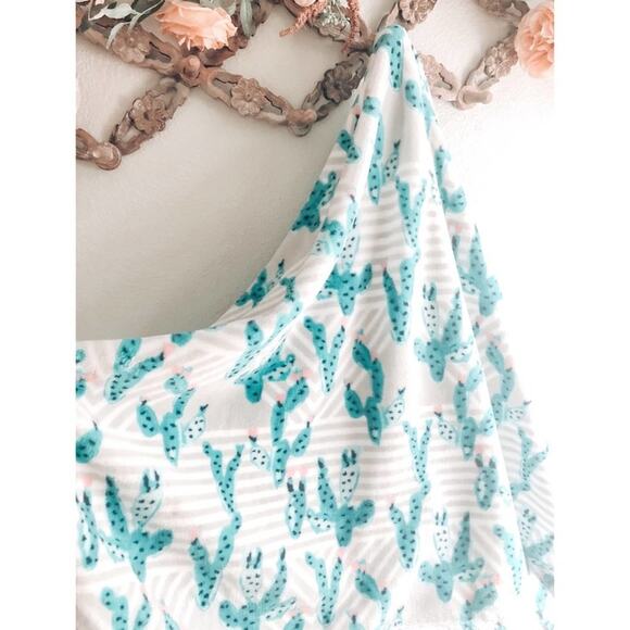 New plush oversized cactus throw blanket boho plant lover - Picture 2 of 3